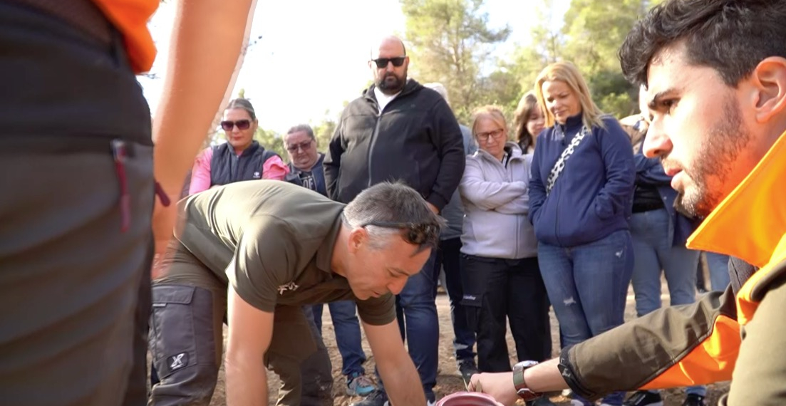 Planten 3.500 arbres en una finca abandonada de Móra d’Ebre