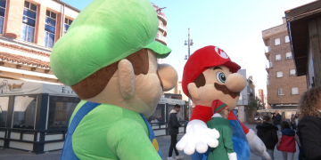 Amposta inaugura la caseta de Nadal amb Mario Bros i els seus amics
