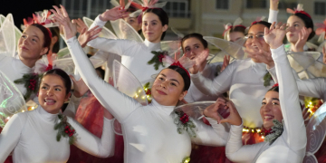 La Ràpita atrau centenars de nens i nenes a la desfilada del Pare Noel