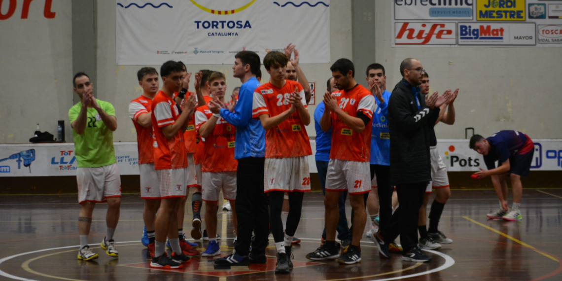 El CE Tortosa va empatar a 30 gols amb el Montmeló, un dels equips més potents de la Tercera Catalana.