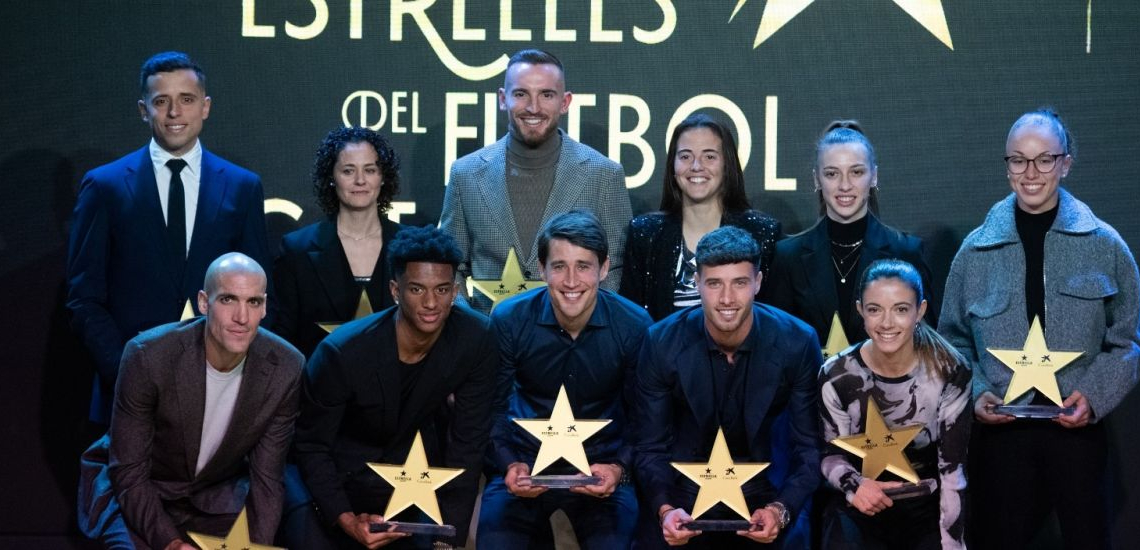 Oriol Romeu, guardonat com a millor futbolista a la Gala de les Estrelles de la Federació Catalana de Futbol