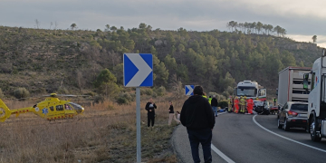 Una dona mor i dos menors resulten ferits en un accident a la C-12 a Flix