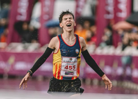 Andreea Sabou, or en salt de llargada al Català per Clubs ‘A’, amb mínima d’Espanya i rècord del campionat