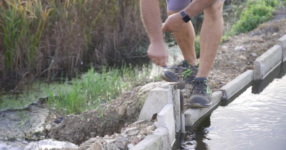 Acció Climàtica estudia el transport de sediments pels canals de reg del Delta