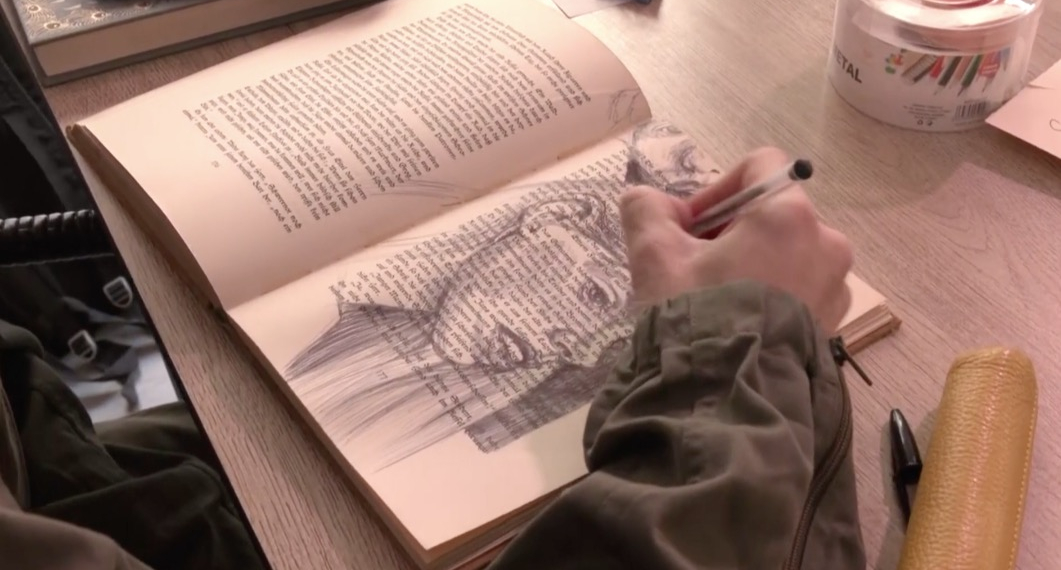 Dibuixar als llibres, el segell de l’artista ebrenc Samuel Bertomeu