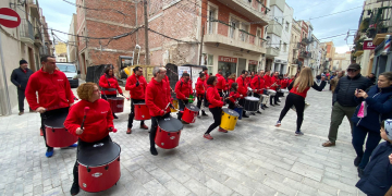 Arribada de l’Home i la Dona dels Nassos a Amposta i campanades a les 12 del migdia