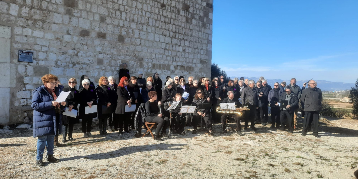 Les torres de les Terres de l’Ebre s’encenen pels Drets Humans