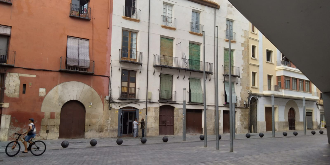 Detingut un home a Tortosa per disparar diversos trets amb una escopeta per intimidar un veí