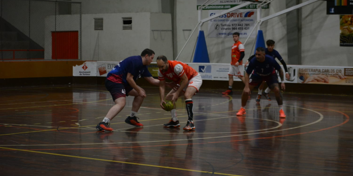 L’Handbol Amposta guanya (30-29) La Roca en un partit amb final d’infart