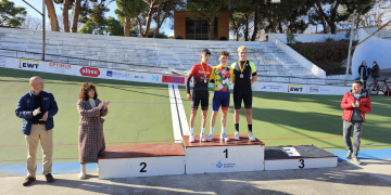 Podis de la Penya Ciclista Baix Ebre a la tercera prova de la Lliga d’Hivern de Pista de Mataró