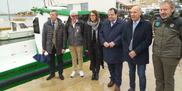 Els Agents Rurals presenten la primera embarcació per protegir l’entorn marí del delta de l’Ebre