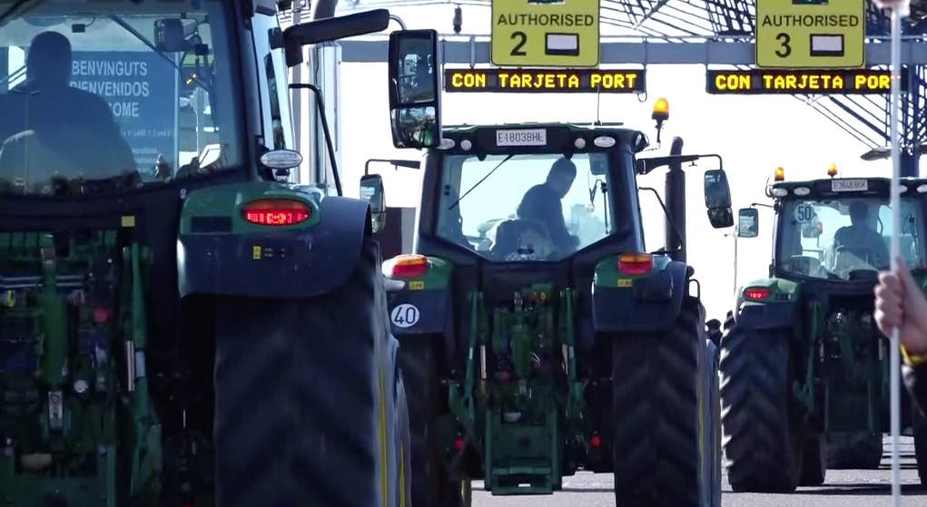 El bloqueig dels pagesos al port de Tarragona fa caure el trànsit de camions