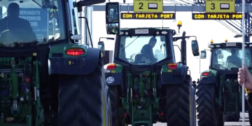 El bloqueig dels pagesos al port de Tarragona fa caure el trànsit de camions
