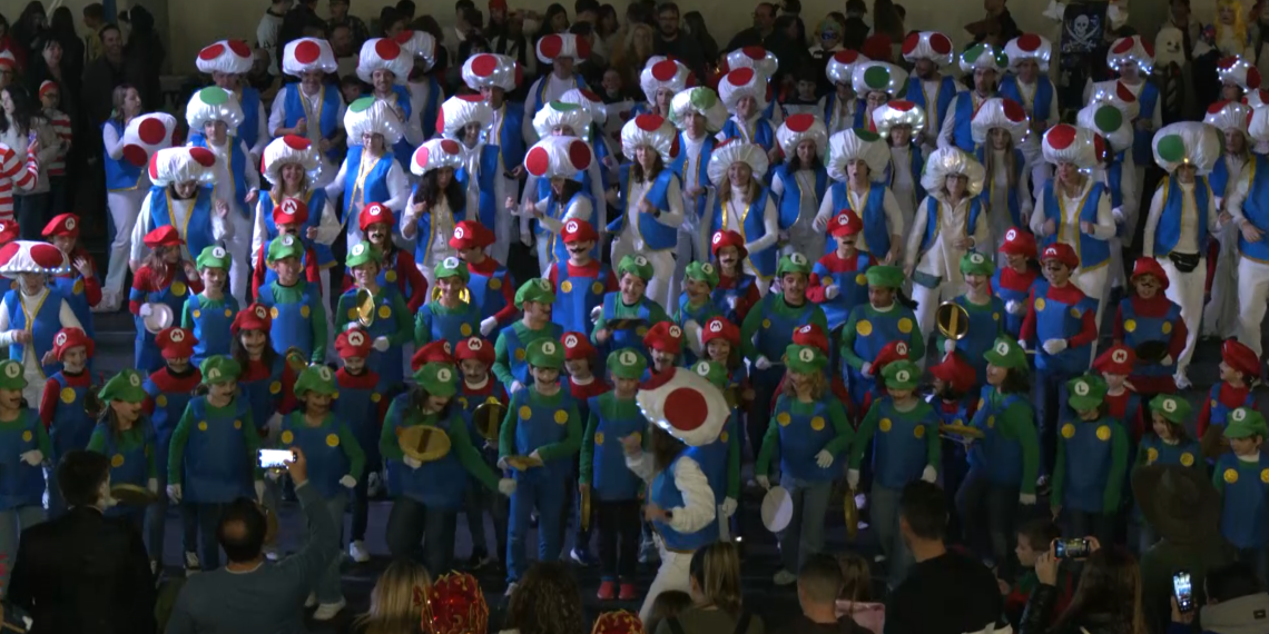 Tortosa celebra amb èxit un any més el Carnaval del barri de Ferreries
