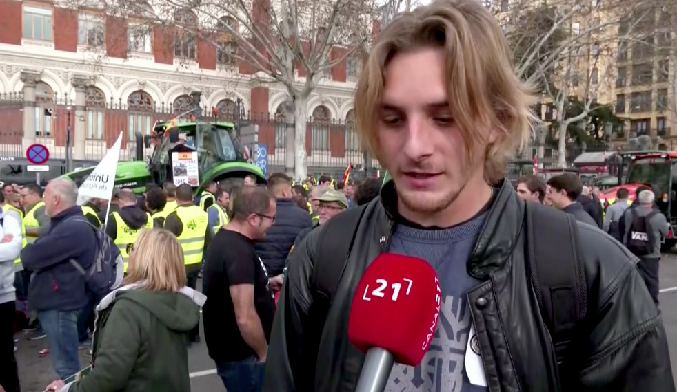 La lluita pagesa d’un pare i un fill, arrossaires del delta de l’Ebre