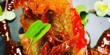 Sardina fumada amb melmelada de pebre roig i caviar de salmó