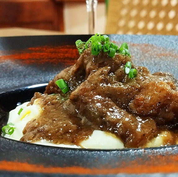 Carn guisada al vi negre amb Parmentier