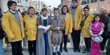 Amposta s’omple de disfresses i ritme amb la tradicional rua de Carnaval