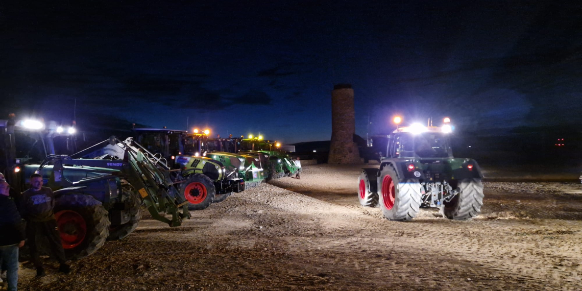 Uns 150 tractors de l’Ebre se sumen a la protesta al Port de Tarragona en contra de la competència ‘deslleial’