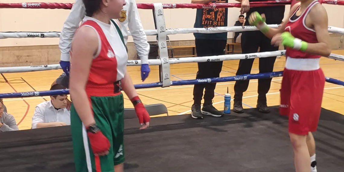 Amanda González, del Team Boxa La Ràpita, competeix a bon nivell a Sant Adrià del Besòs