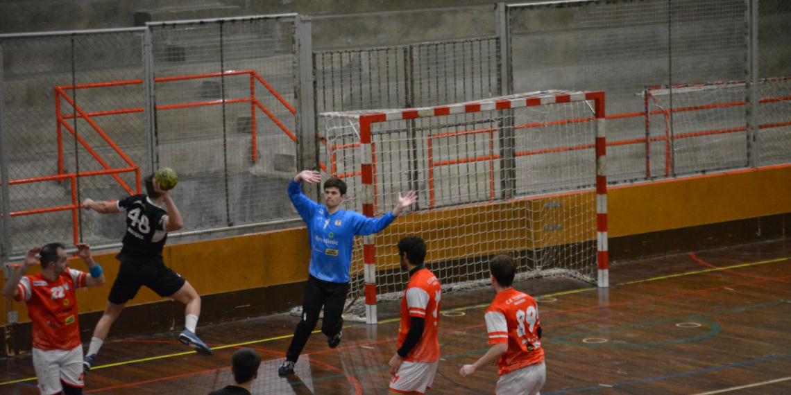 La Rapitenca, tot i disposar de múltiples ocasions, perd al camp del Peralada per 1-0