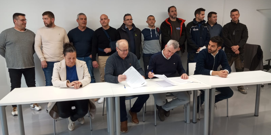 Amposta signa un conveni amb el gremi d’electricistes per la contractació de 15 joves
