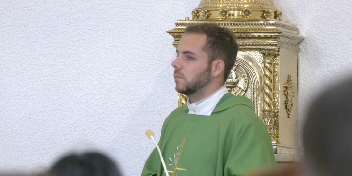 Mossèn Santi Martínez, el jove capellà de Masdenverge que crida al canvi tranquil de l’església