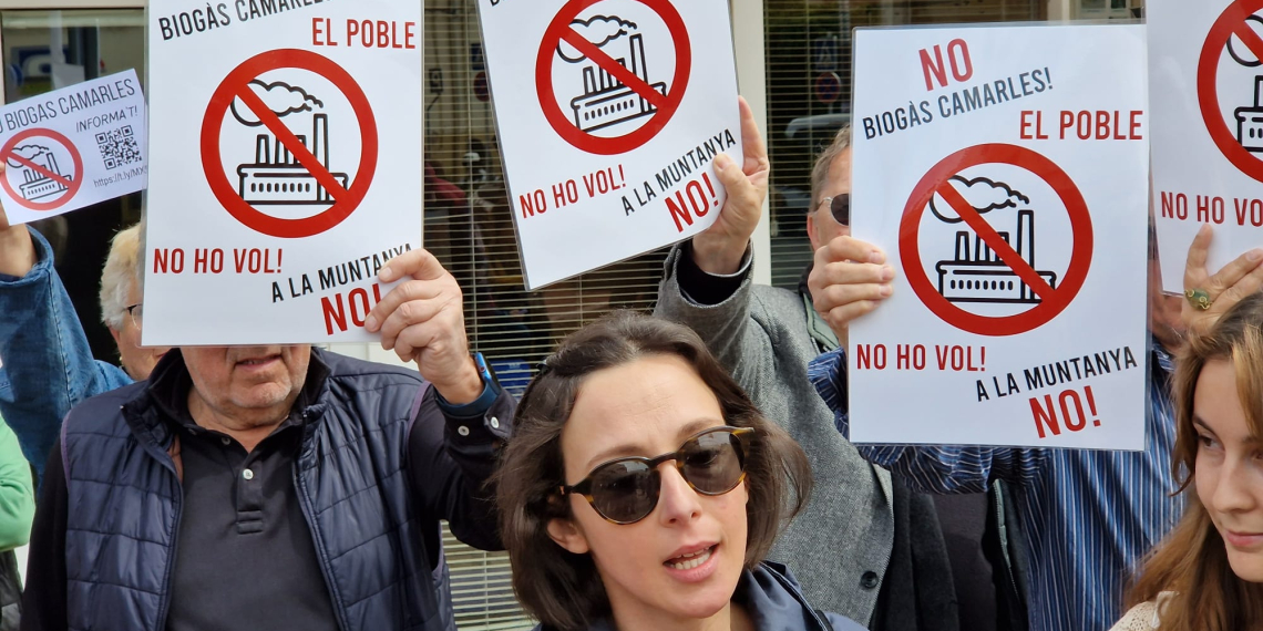 Protesta a Camarles en contra del projecte d’una planta de biogàs