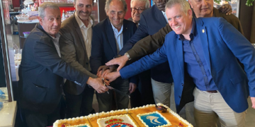 La Penya Blanc-i-Blava de Tortosa i Comarques homenatja l’ampostí Joan Josep Bertomeu, exporter de l’Espanyol