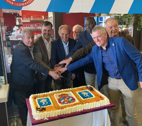 La Penya Blanc-i-Blava de Tortosa i Comarques homenatja l’ampostí Joan Josep Bertomeu, exporter de l’Espanyol