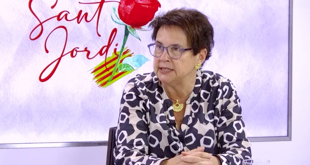 Cultura aposta per la literatura ebrenca i reparteix postals amb un poema de Vergés