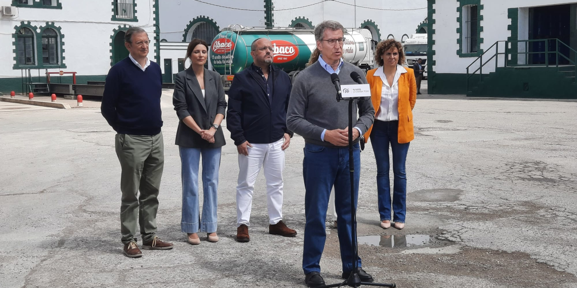 Feijóo fa costat a Fernández en el seu primer acte de campanya a l’Ebre 