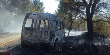 Controlat l’incendi del Perelló que ha cremat sis hectàrees i ha mobilitzat 30 dotacions