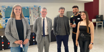 Alumnes de l’IES Montsià lluiten contra la solitud de les persones grans amb la iniciativa ‘Bon dia, compartim?’