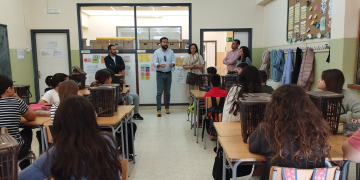 Deltebre reparteix 120 cubells de fracció orgànica a les escoles per fomentar el reciclatge