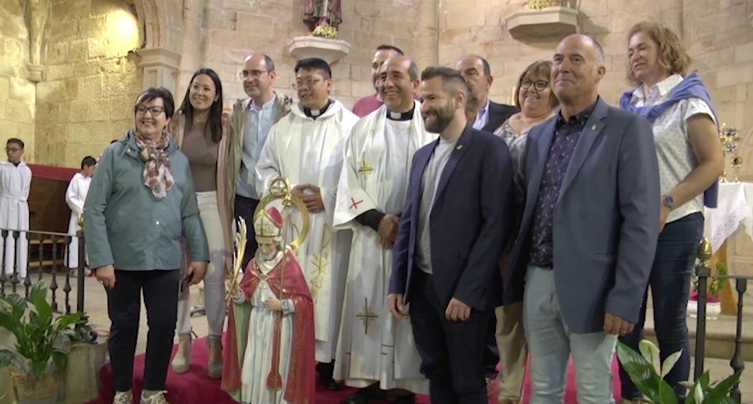 Més de 150 xinesos visiten Ascó per honorar el sant Pere Sans