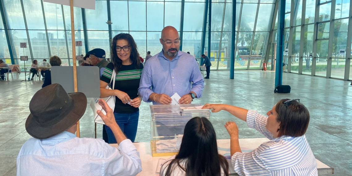 Salvadó (ERC) vota a la Ràpita tot fent una crida a la participació