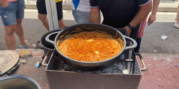 L’Ametlla de Mar celebra la 28a edició de la Diada dels Fideus Rossejats, amb 80 participants al concurs 