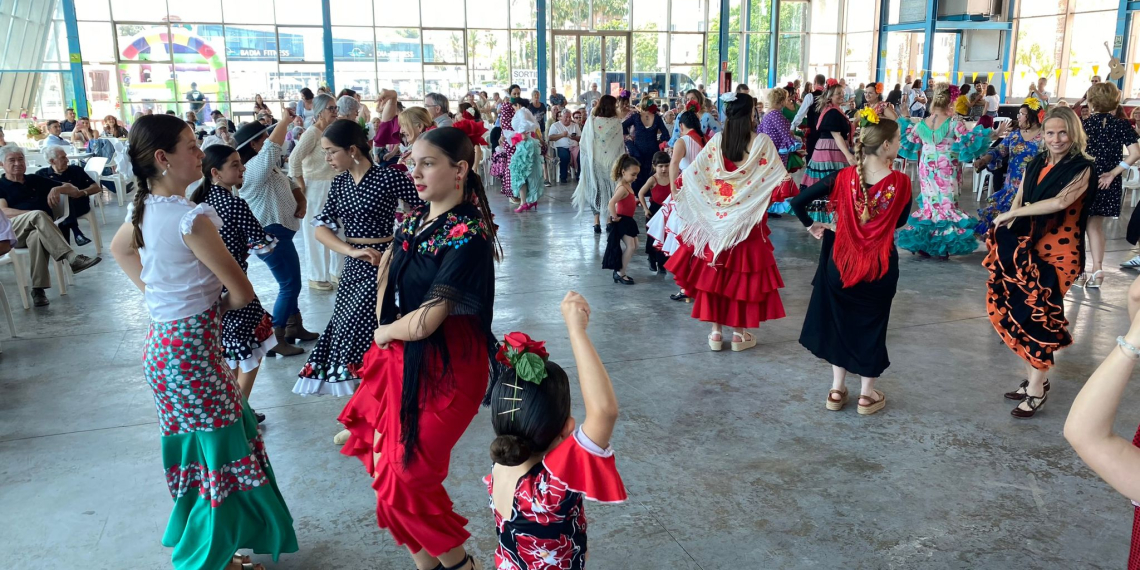 La Ràpita s’omple de sevillanes en el seu primer festival de flamenc Ràpita Olé