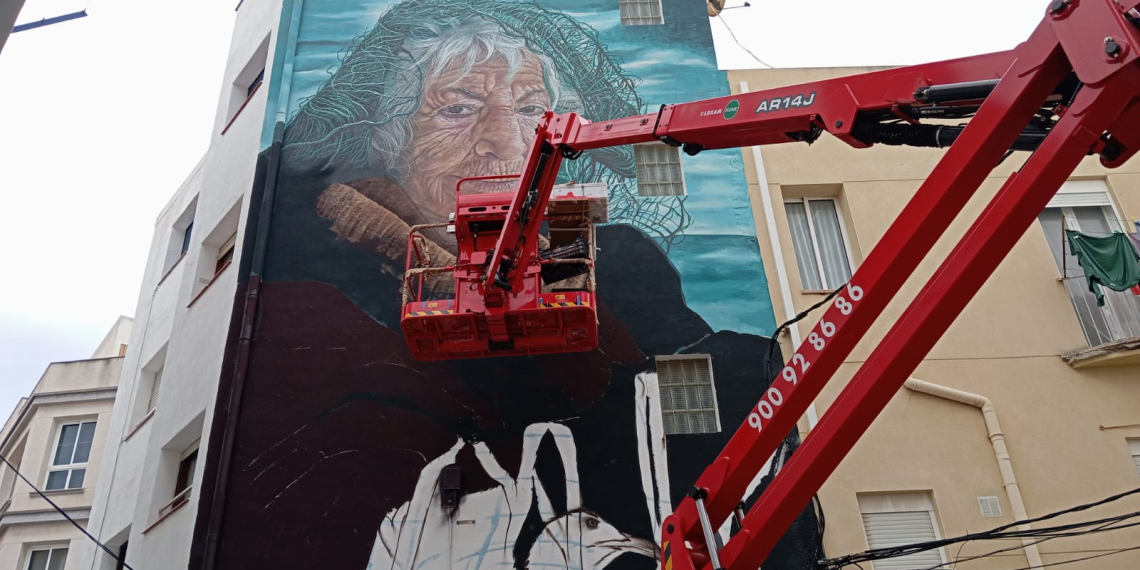 Esprais i pintura transformen el paisatge urbà de la Cala amb el festival d’art ‘Efímurs’