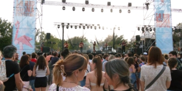 Lo Riu Sona omple Amposta de música i festa amb Stay Homas i els Figa Flawas