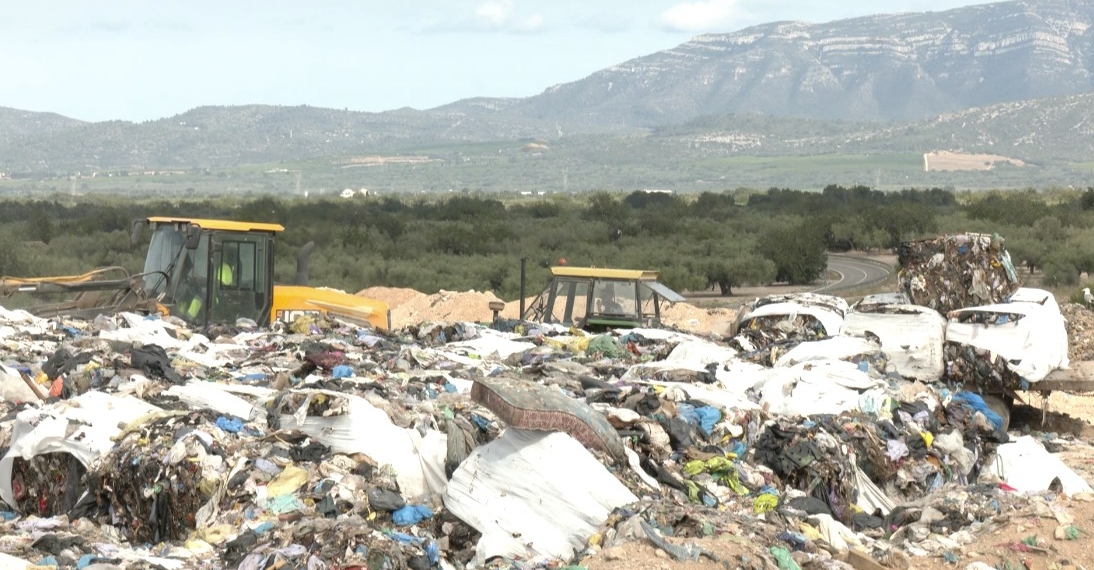 L’abocador del Mas de Barberans, gairebé al límit, obligarà a traslladar la brossa a Tivissa i encarirà la taxa d’escombreries