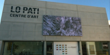 Centenars de persones tallen l’N-340 en protesta contra el projecte de biogàs a Camarles