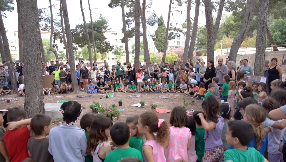 Alumnes de l’escola Sant Llàtzer transformen el parc de la Unió a través de l’art