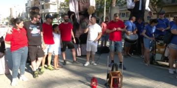 Gegants, diables i dolçainers reben la flama del Canigó a la Ràpita