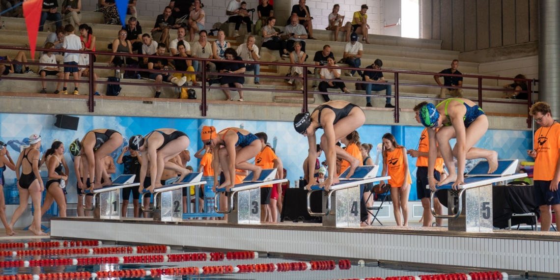 Els esportistes ebrencs sumen un total de vint-i-un pòdiums a la final de natació dels jocs escolars a Igualada