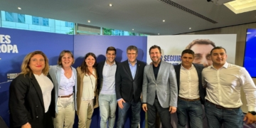 Guillem Carles, intèrpret en llengua de signes a l’acte de Junts a Brussel·les