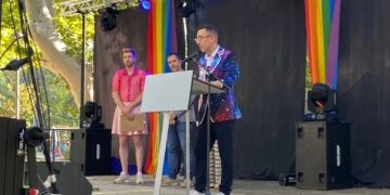 Tortosa es torna multicolor pel Dia Internacional de l’Orgull