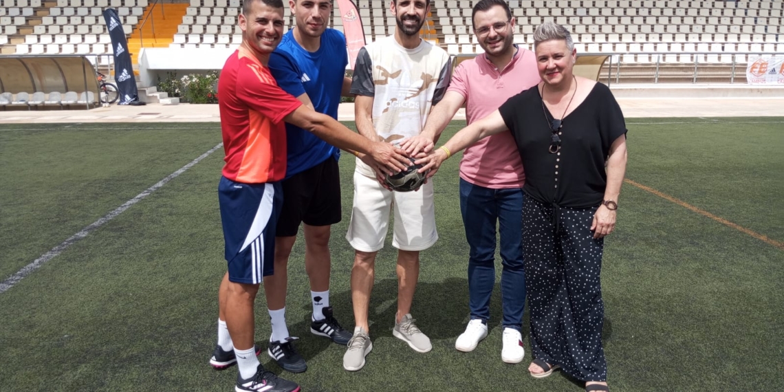 Juanfran Torres, exjugador de l’Atlètic de Madrid i de la Selecció Espanyola, visita el Campus Futbol Experience a Deltebre
