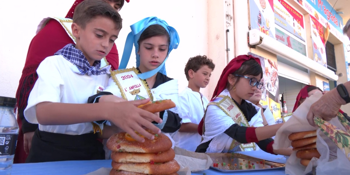 Repartiment de Panoli i cantada de Jotes a les Festes de Sant Joan de l’Ampolla